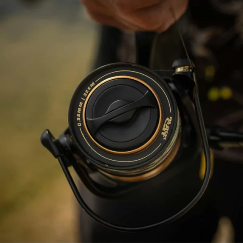 Макара преден аванс BLACK CAT Buster X 6500