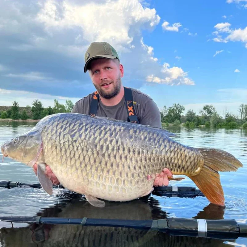 Протеинови топчета DYNAMITE BAITS Garlic and Cheese Carp Tec Boilies 15mm 1.8kg