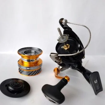 Макара преден аванс DAIWA 19 Revros LT 4000 CXH