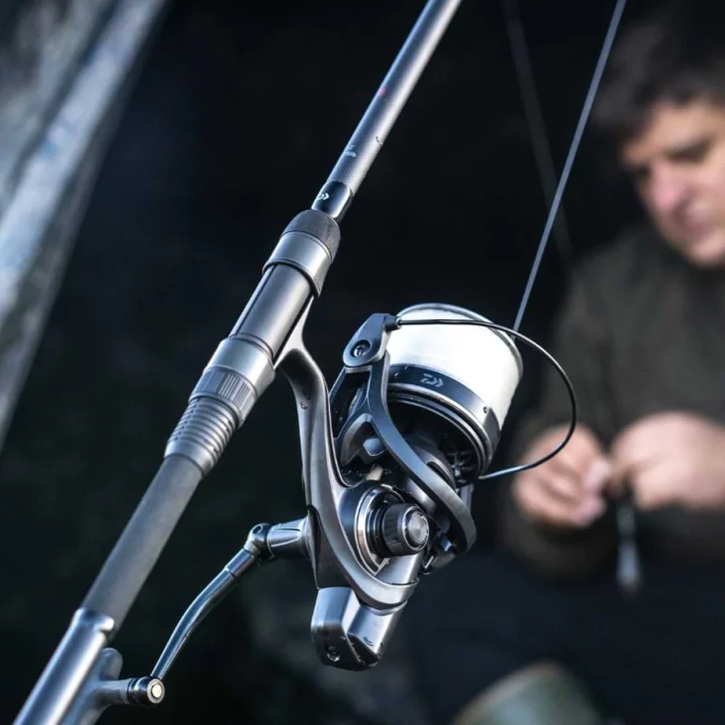 Шаранджийска макара DAIWA 23 Emblem 35 SCW QD