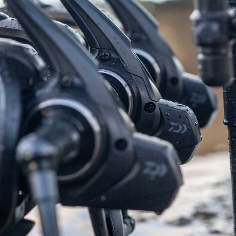 Шаранджийска макара DAIWA 23 Emblem 35 SCW QD