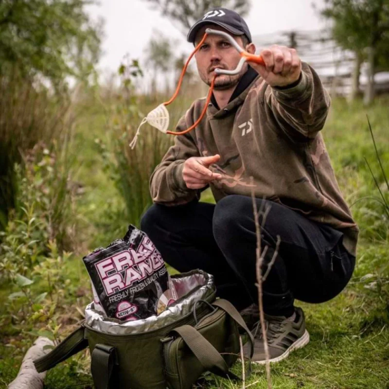 Хладилна чанта DAIWA Black Widow Cool Bait Bag L