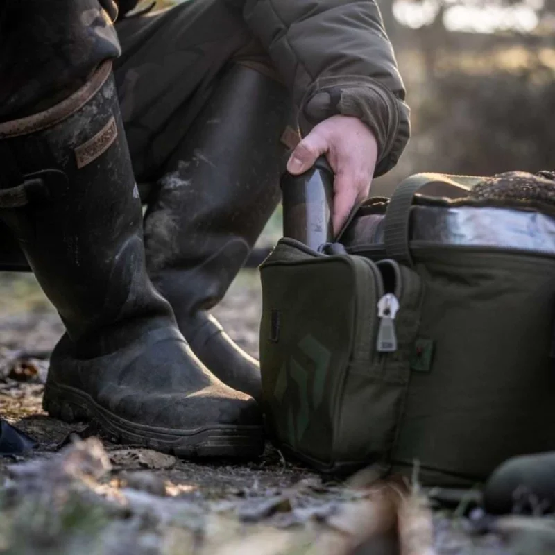 Хладилна чанта DAIWA Black Widow Cool Bait Bag L