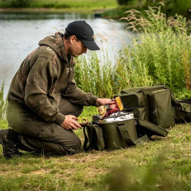 Хладилна чанта DAIWA Black Widow Cool Bait Bag L