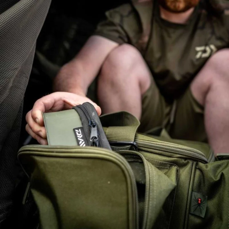 Сак DAIWA Black Widow Compact Tackle Bag