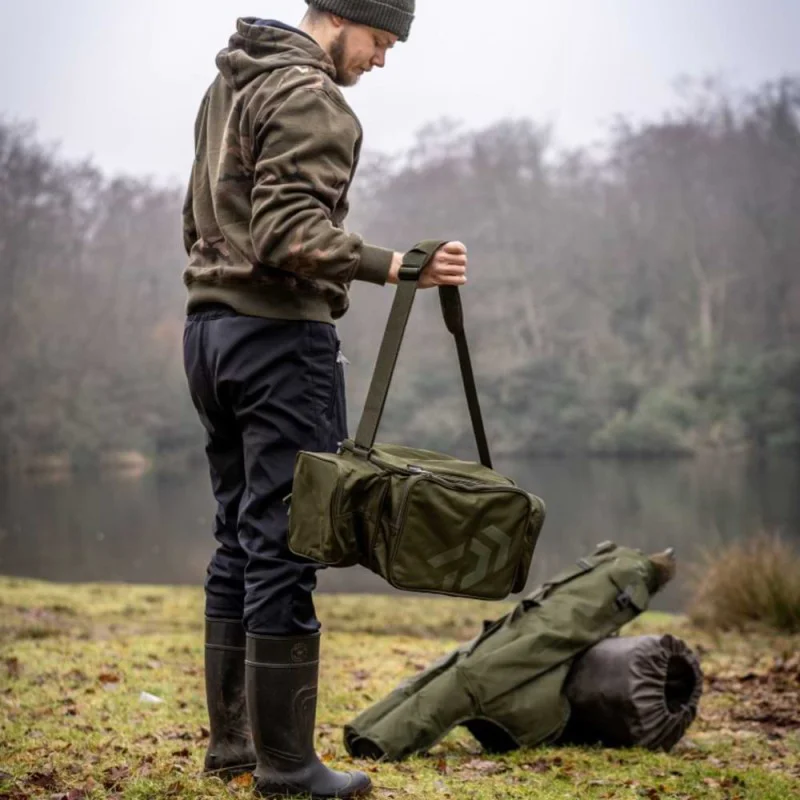 Сак DAIWA Black Widow Compact Tackle Bag