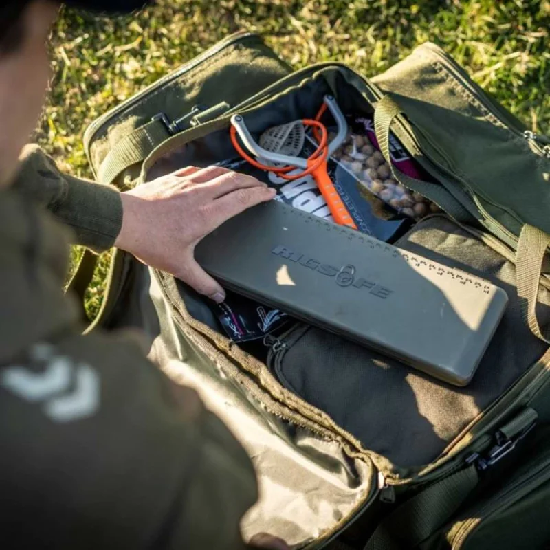 Сак DAIWA Black Widow Low Level Carryall