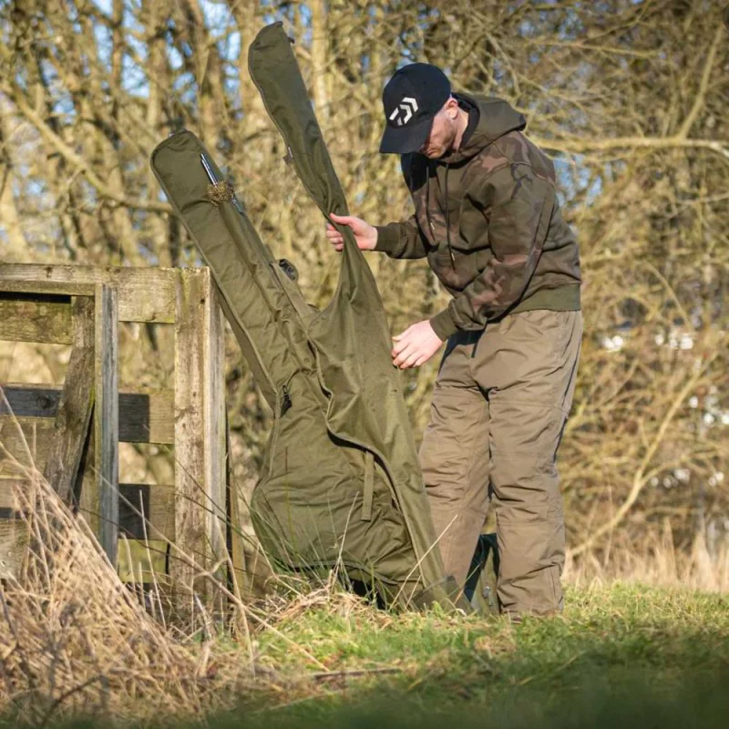 Калъф за въдица DAIWA Black Widow Rod Sleeve 12ft