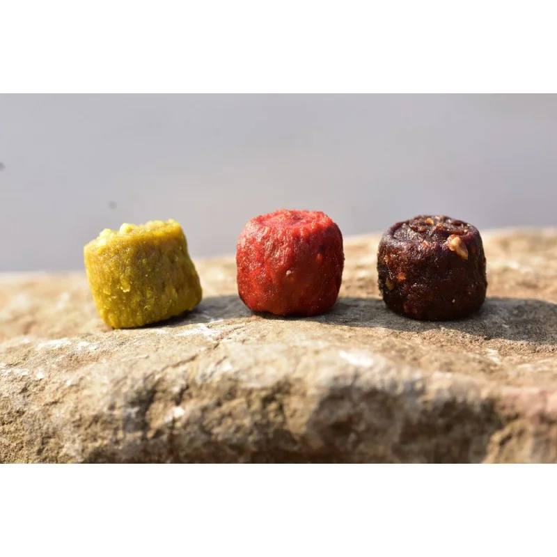 DYNAMITE BAITS Big Fish River Durable Hook Pellets 12mm - Cheese and Garlic