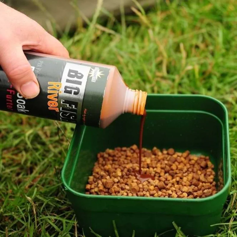 Течен ароматизатор DYNAMITE BAITS Big Fish River Bait Soak - Meat Furter 500ml