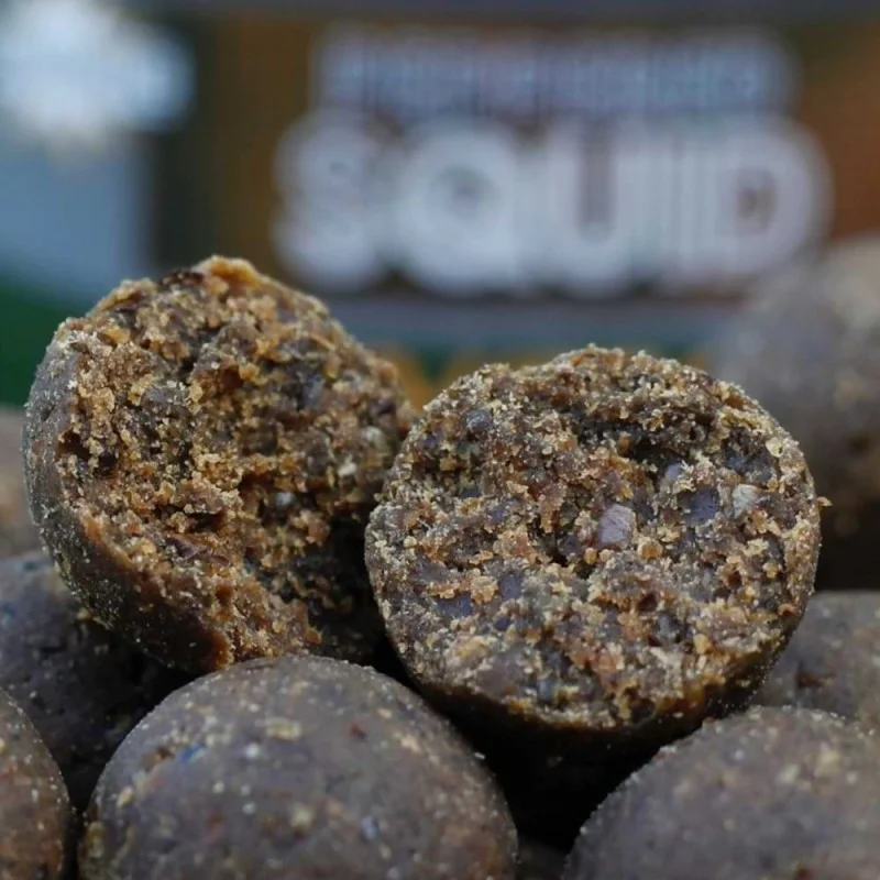 Протеинови топчета DYNAMITE BAITS Peppered Squid Boilies 26mm 1kg