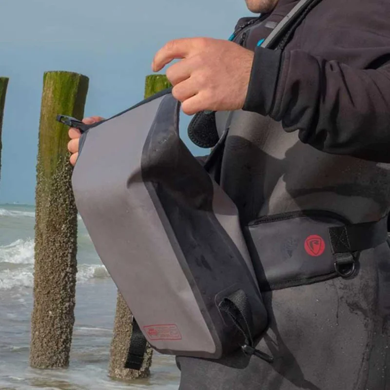 Чанта за кръст FOX RAGE Pro Series Waterproof Belt Bag