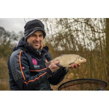 Зимна шапка с козирка GURU Black Peak Beanie