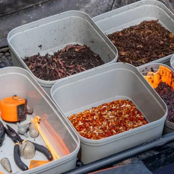 Кутия за стръв GURU Conti Bait Box 3.3 Pint Grey