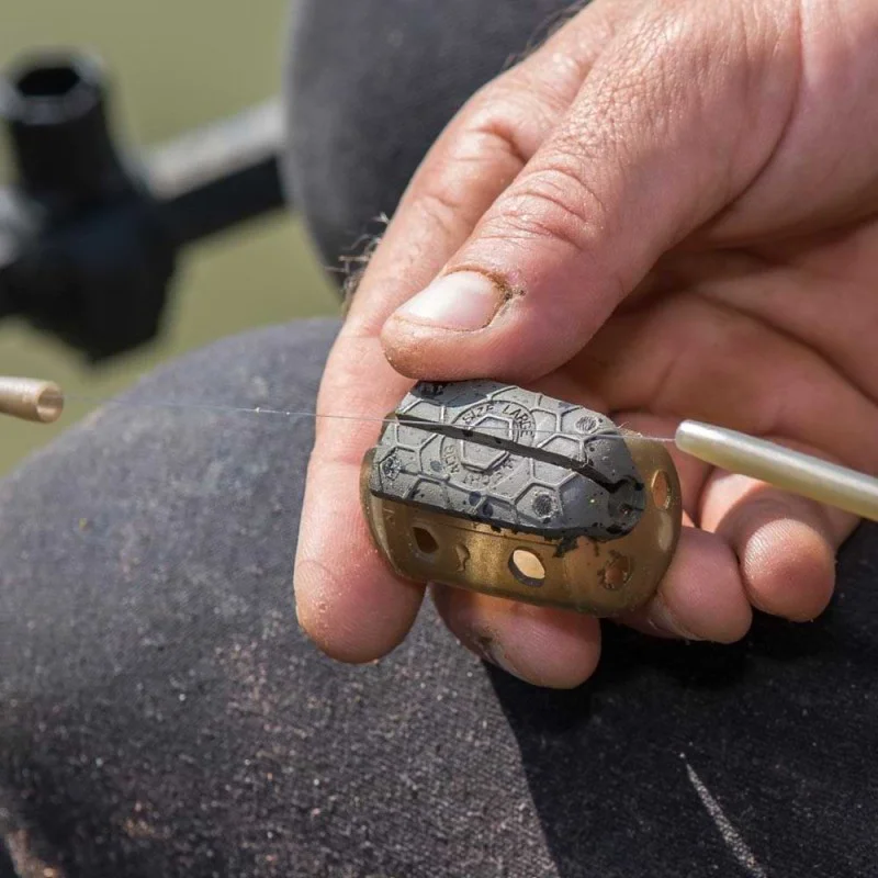 Хранилка за бял червей MATRIX Inline Maggot Feeder Medium