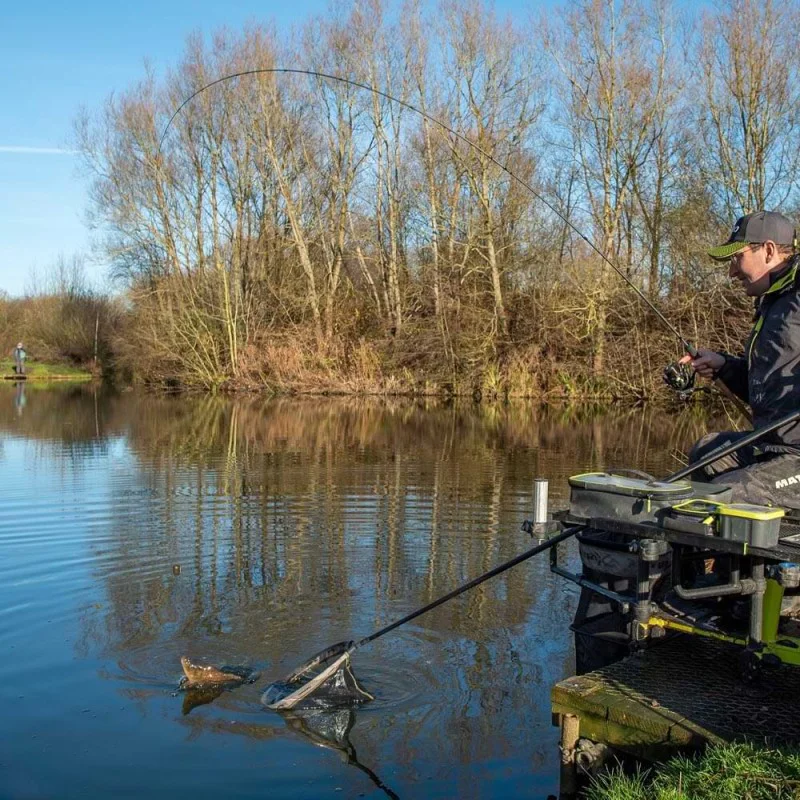 Хранилка за бял червей MATRIX Inline Maggot Feeder Medium