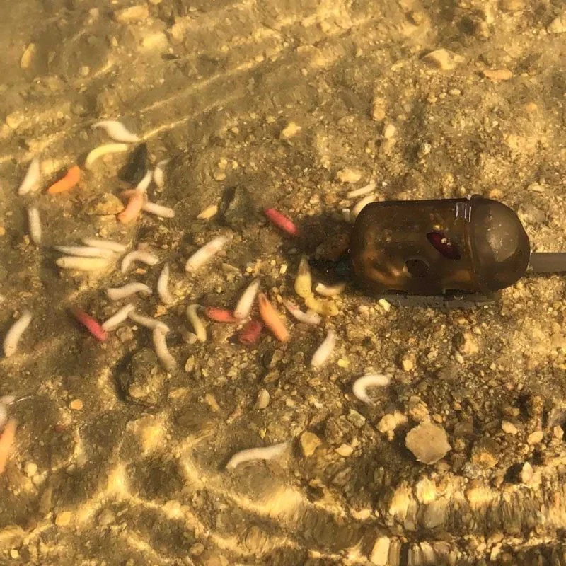 Хранилка за бял червей MATRIX Inline Maggot Feeder Medium