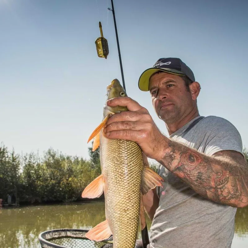 Хранилка за бял червей MATRIX Inline Maggot Feeder Medium