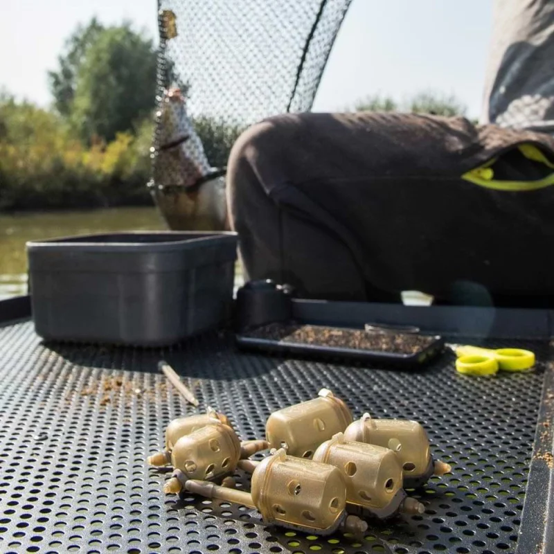 Хранилка за бял червей MATRIX Inline Maggot Feeder Medium