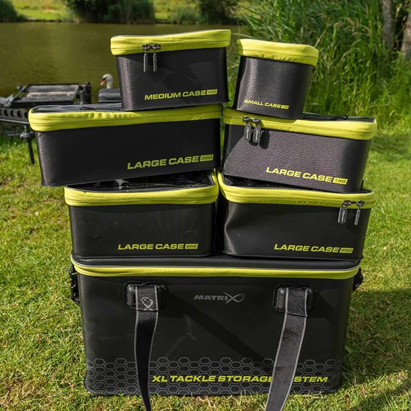 Кутия за аксесоари MATRIX Large EVA Case 180