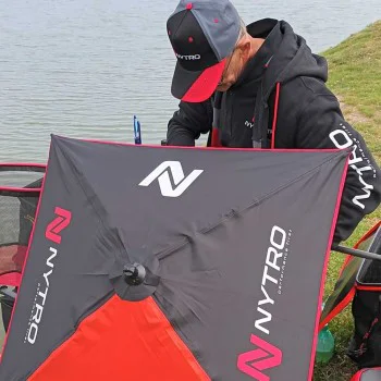 Чадър за стръв NYTRO Bait Protector Brolly