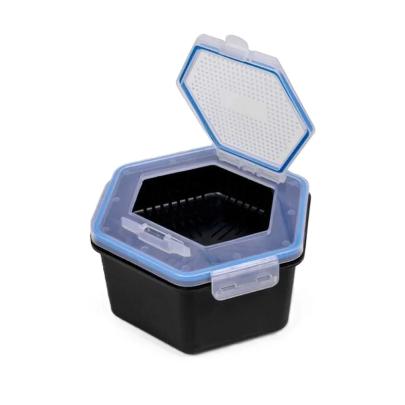 Кутия за стръв ZEBCO Secure-Lock Bait Box And Sieve 2L