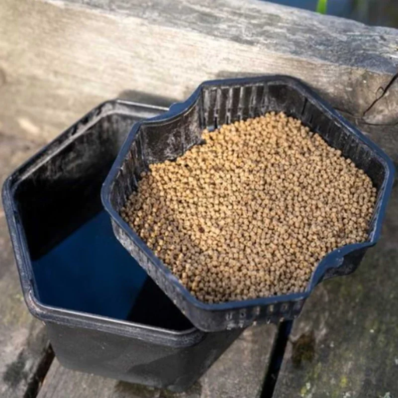 Кутия за стръв ZEBCO Secure-Lock Bait Box And Sieve 2L