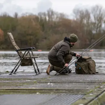 AVID CARP Revolve Armchair