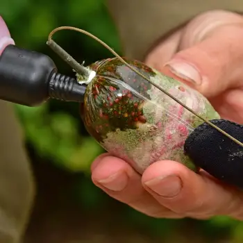 DYNAMITE BAITS Evolution Oils 300ml – Smoked Salmon