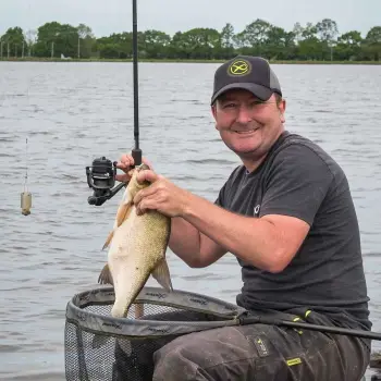 MATRIX Plastic Orbit Feeder Medium 