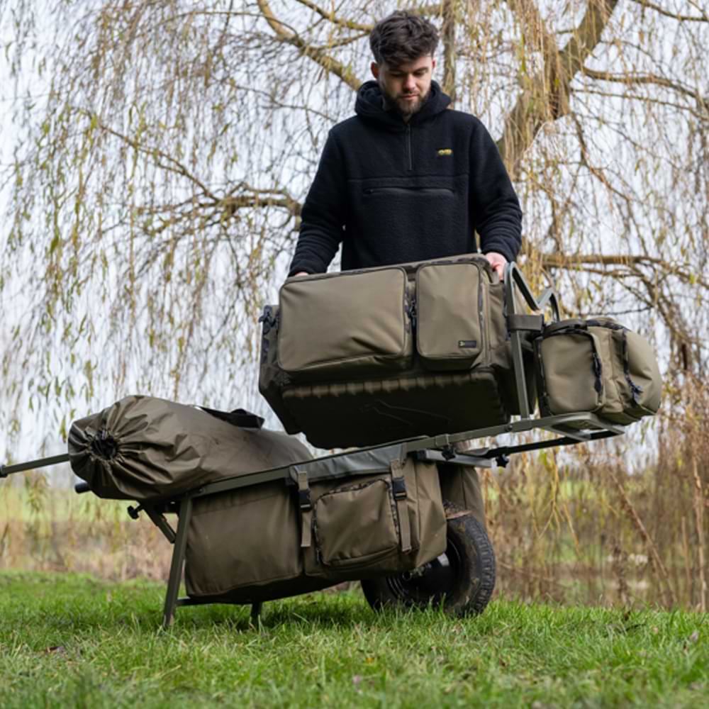 AVID CARP RVS Deluxe Hard-Top Carryall - XL