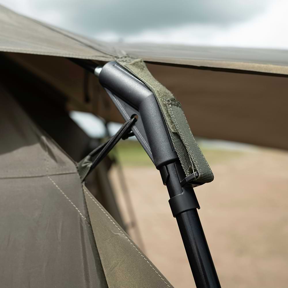 AVID CARP Screen House 4D Peaked Skull Cap