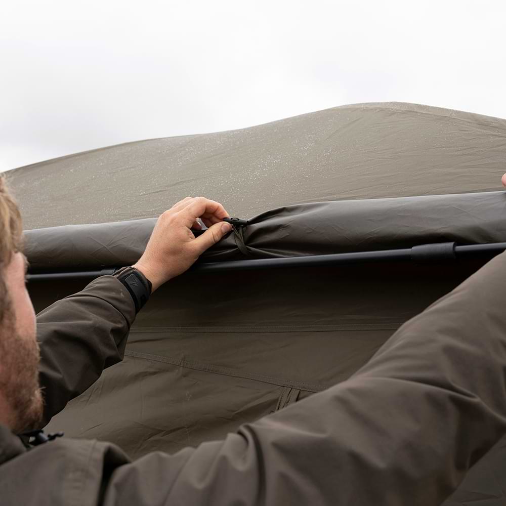 AVID CARP Screen House 4D Peaked Skull Cap