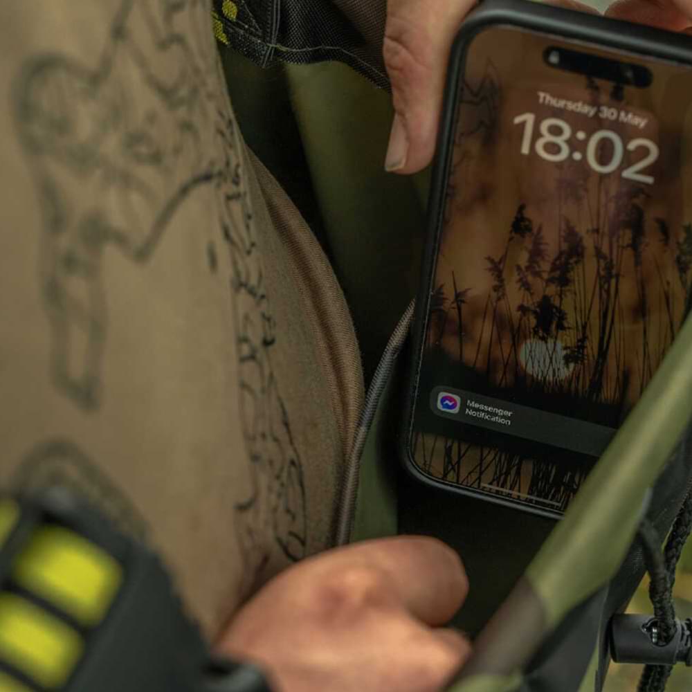 AVID CARP Distortion Camo Chest Waders