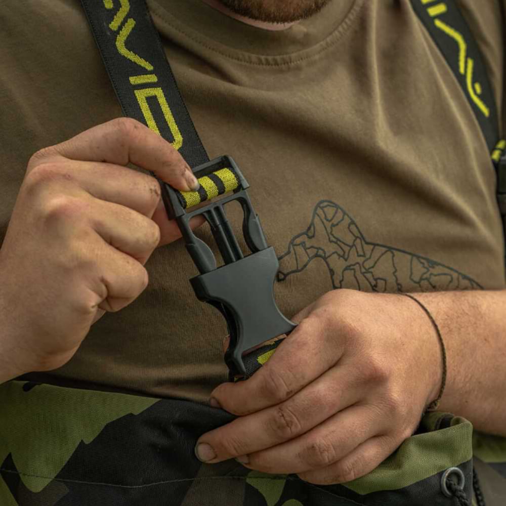 AVID CARP Distortion Camo Chest Waders