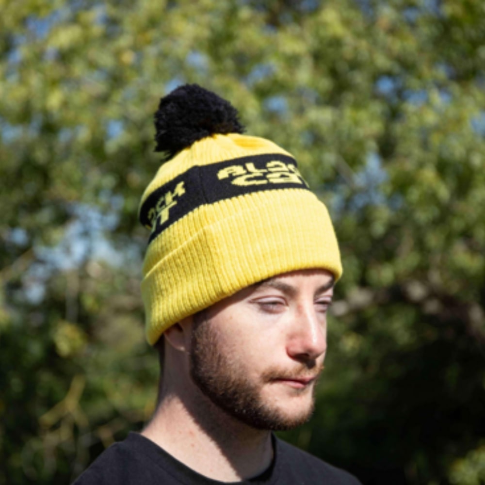 BLACK CAT Yellow Bobble Hat