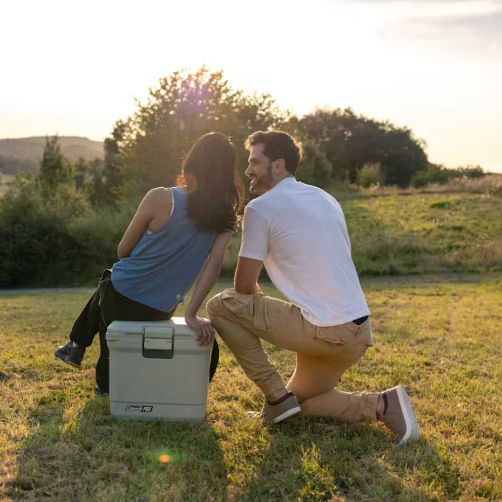 COLEMAN Pro Series 25QT Chest Cooler Box