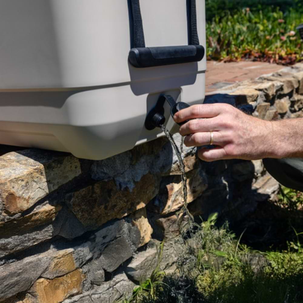 COLEMAN Pro Series 45QT Chest Cooler Box