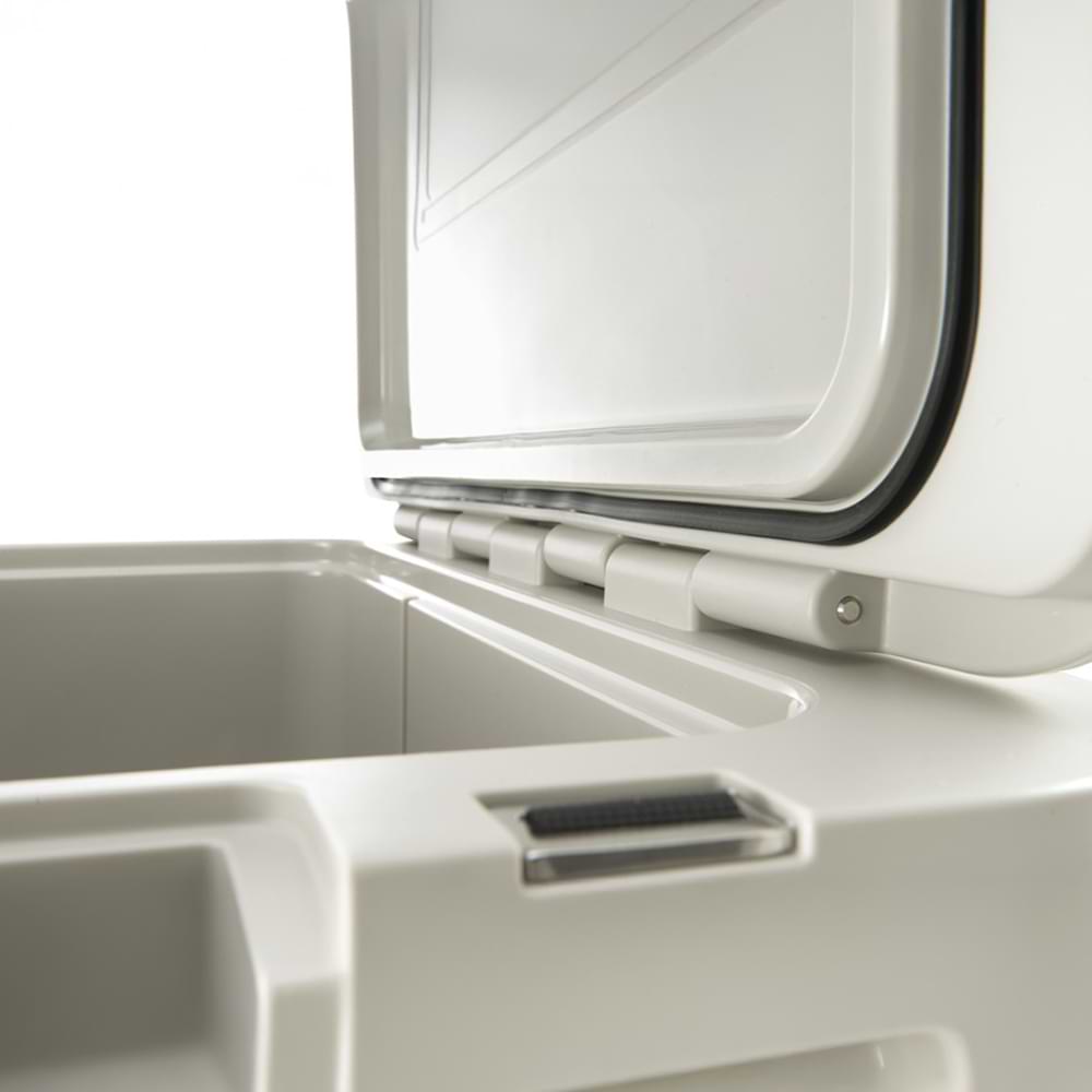 COLEMAN Pro Series 55QT Wheeled Cooler Box