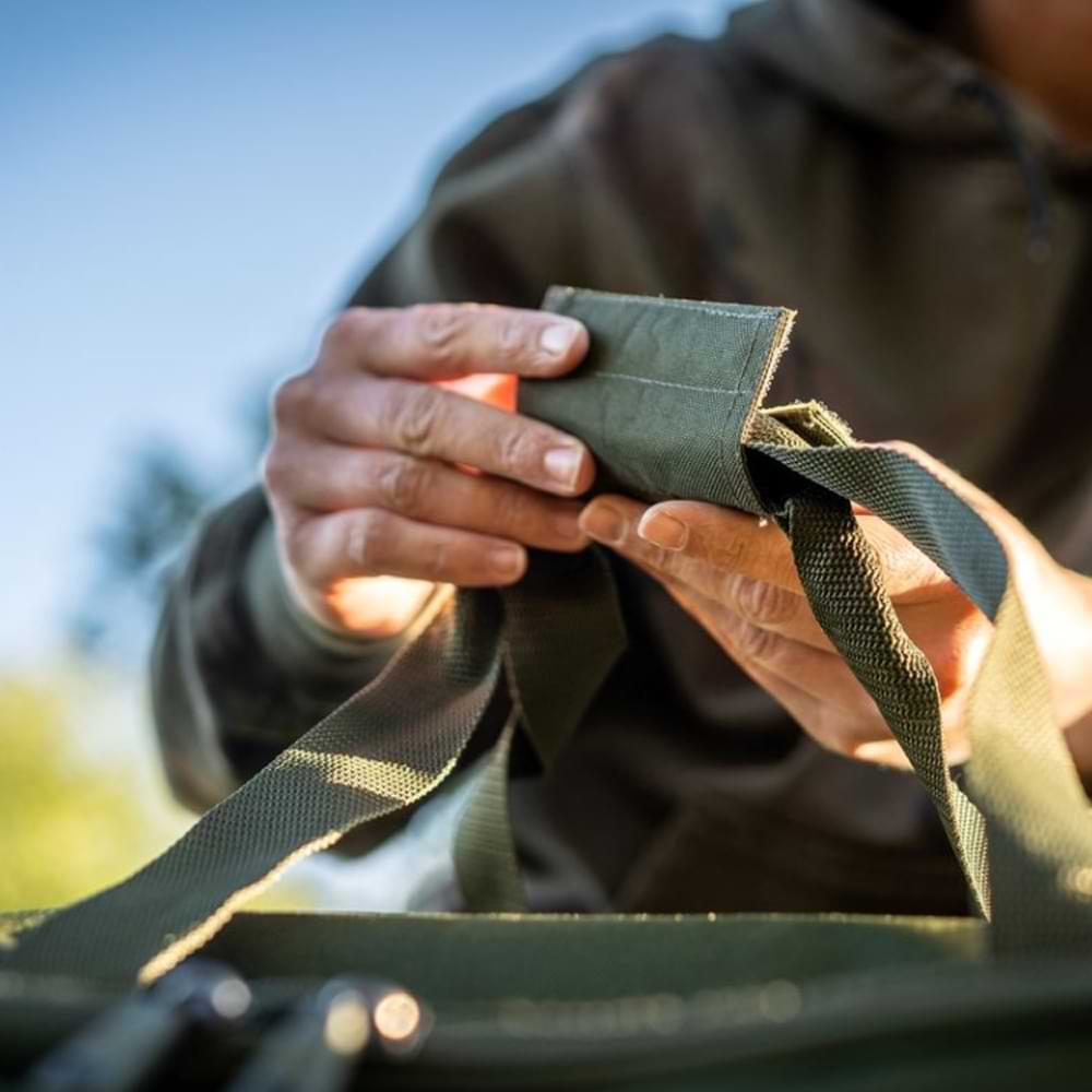 DAIWA Black Widow Compact Tackle Bag