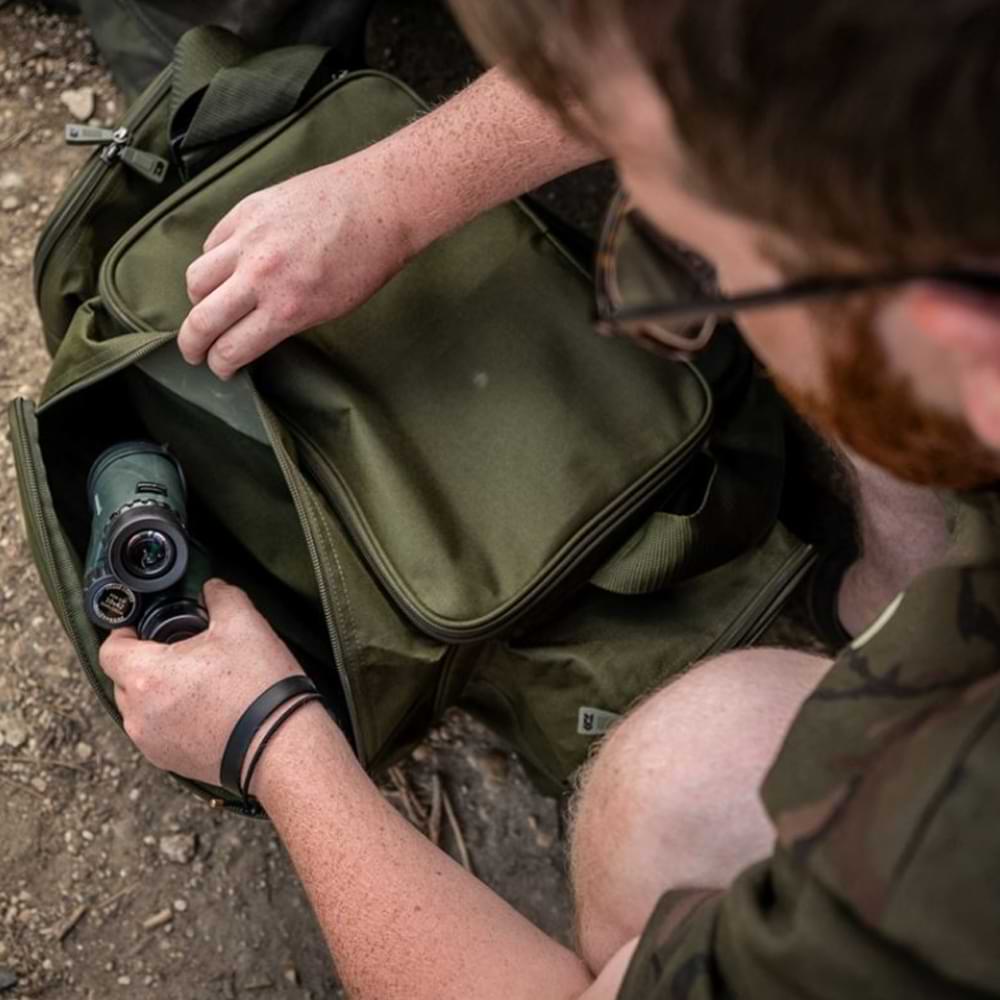 DAIWA Black Widow Compact Tackle Bag