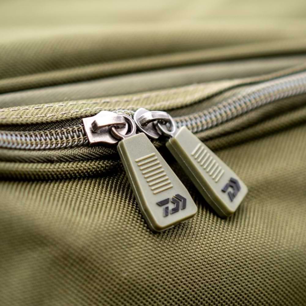 DAIWA Black Widow Compact Tackle Bag