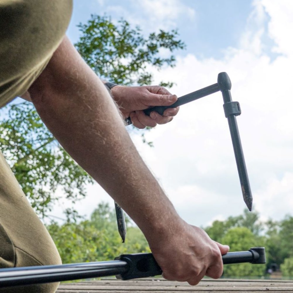 DAIWA Black Widow Low Level 3 Rod Pod