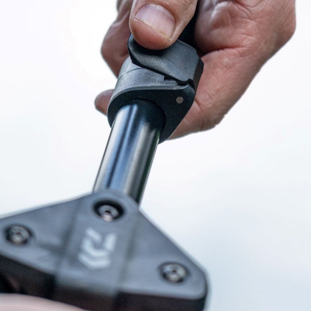 DAIWA Black Widow Low Level 3 Rod Pod