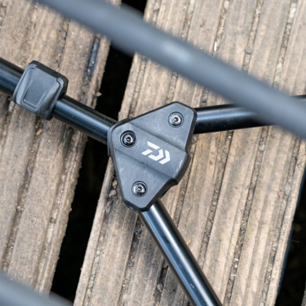 DAIWA Black Widow Low Level 3 Rod Pod