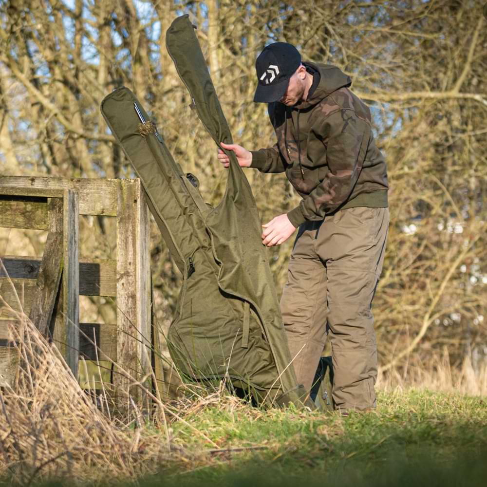 DAIWA Black Widow Rod Sleeve 12ft