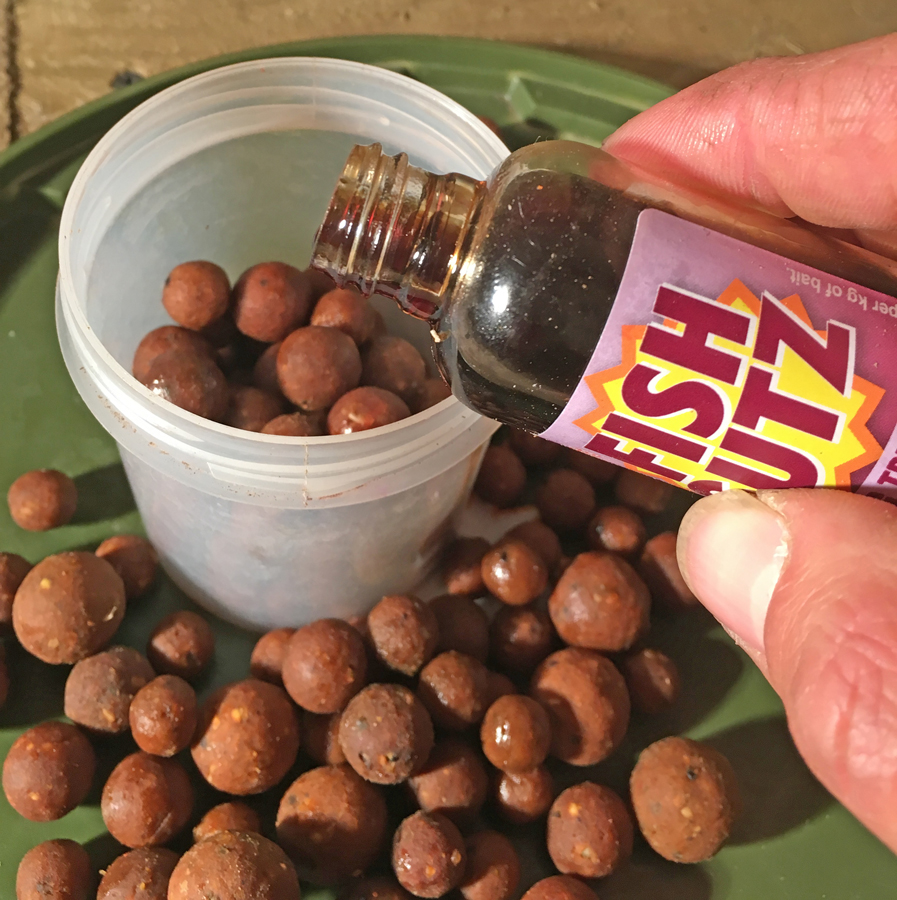 DYNAMITE BAITS Fish Gutz Feeding Trigger