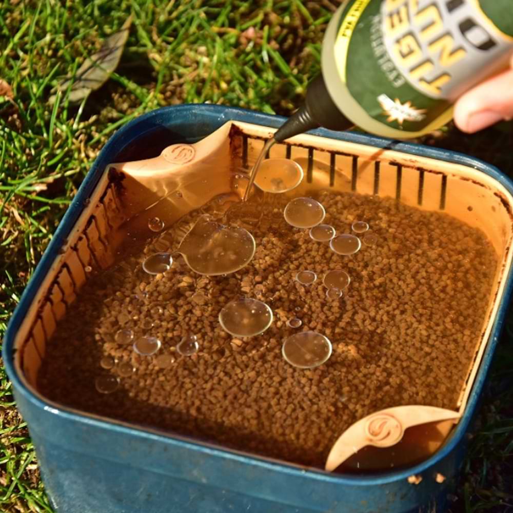 DYNAMITE BAITS Evolution Oils 300ml – Chilli