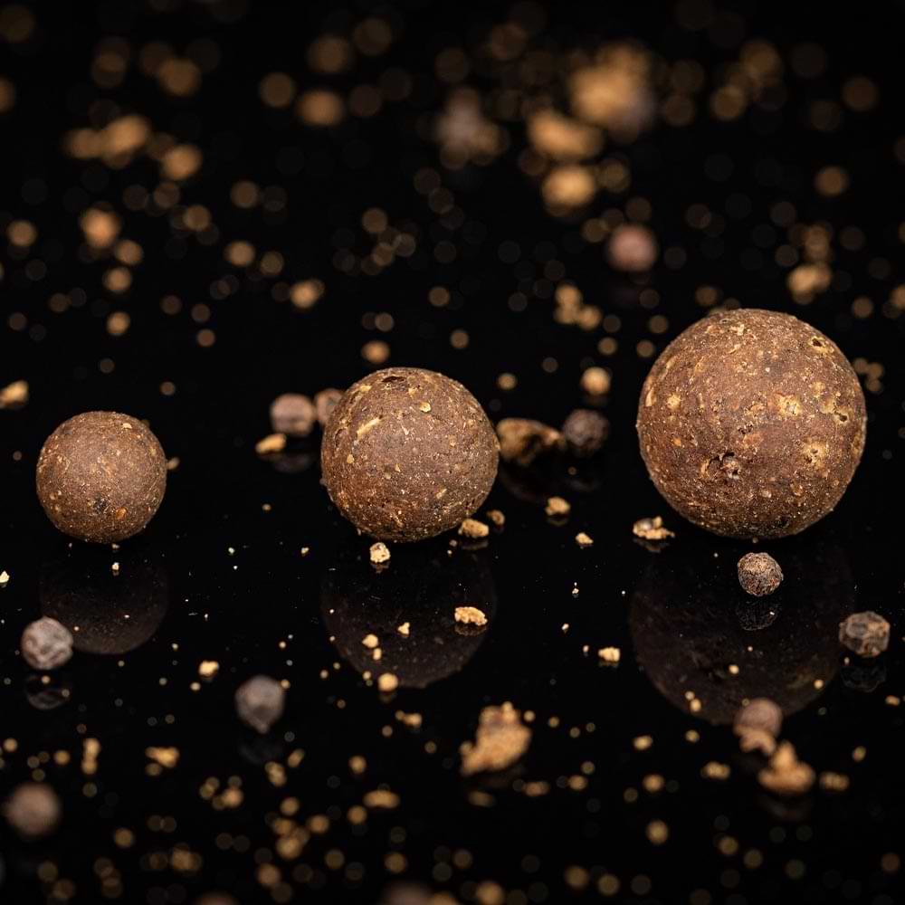 DYNAMITE BAITS Peppered Squid Boilies 15mm 1.8kg