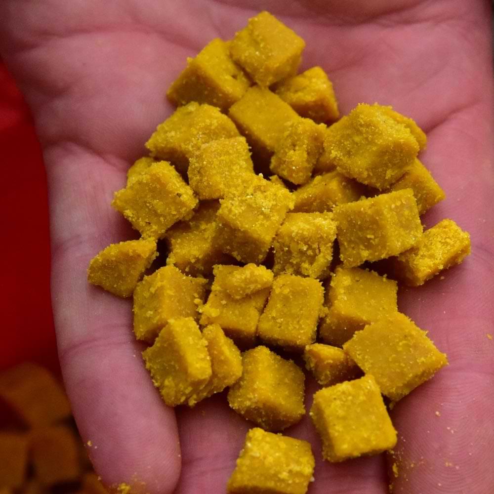 DYNAMITE BAITS Shake N Catch Colour And Flavour Enhancer F1 Sweet Yellow